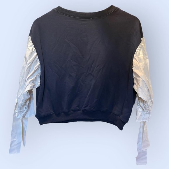 Chloe Oliver Crop Sweater - Picture 2 of 3